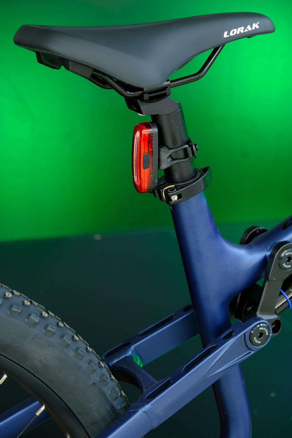 Сигнал стоп задний с USB зарядкой X-251C, код 41665